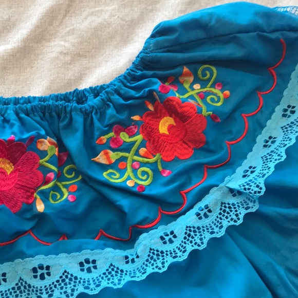 Mexican traditional off the shoulder shirt - Picture 4 of 5
